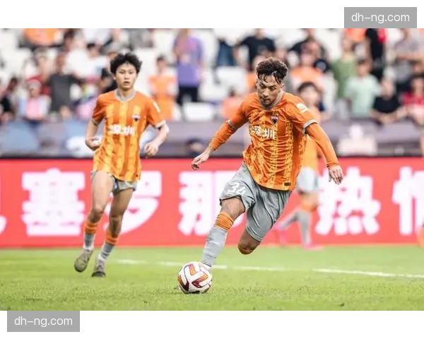 深圳19岁夏合扎提首秀助攻造首球 灵气十足突破果断